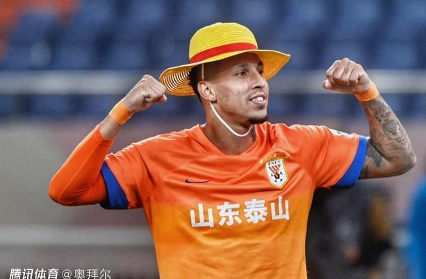 泽卡、克雷桑连续倒钩尝试，皆未能命中球门