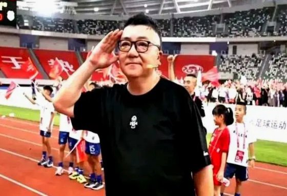 董路煽动群嘲？深挖其批斗国少主教练的真正目的
